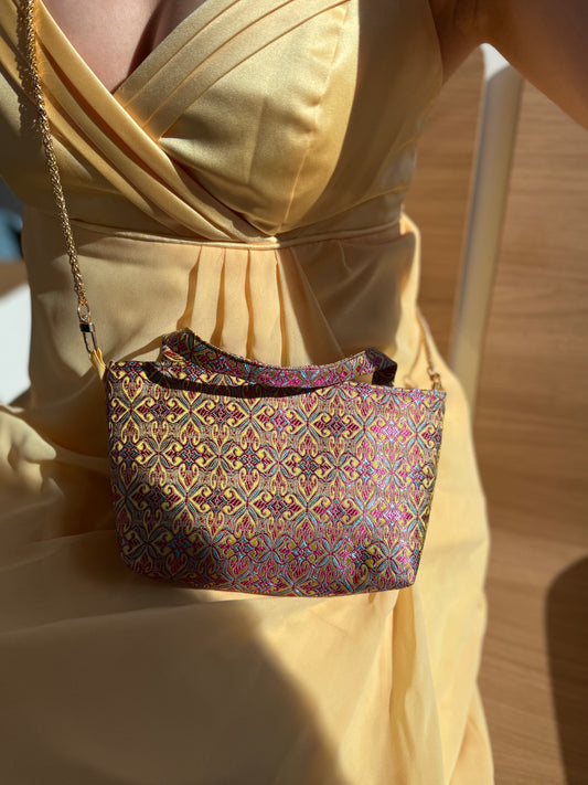 Mini Tasche mit Henkel und Kette