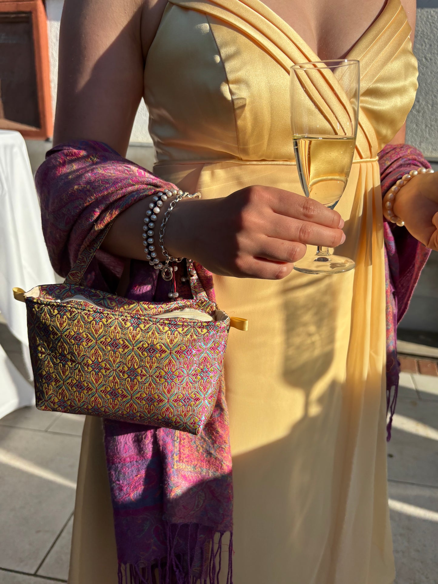 Mini Tasche mit Henkel und Kette